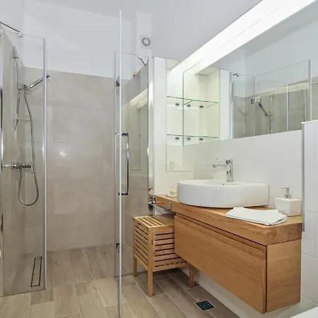 3 Bedroom Amazing In Holiday home *