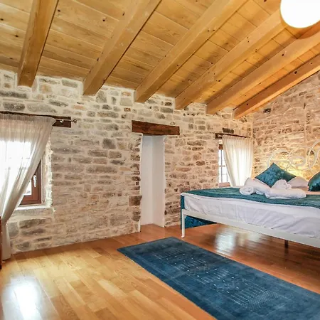 Сasa de vacaciones 3 Bedroom Amazing In Bale